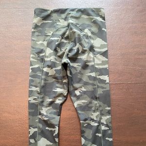Athleta-Woman’s Ultimate Camo 7/8 Size M